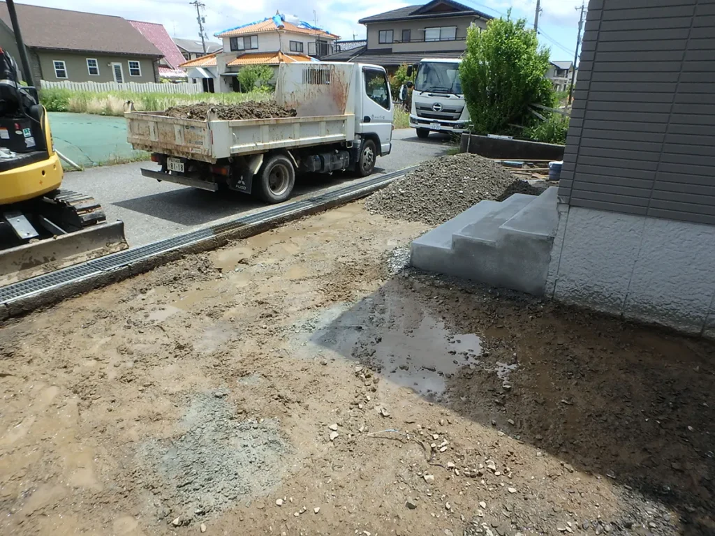 不要な土砂の搬出及び整地